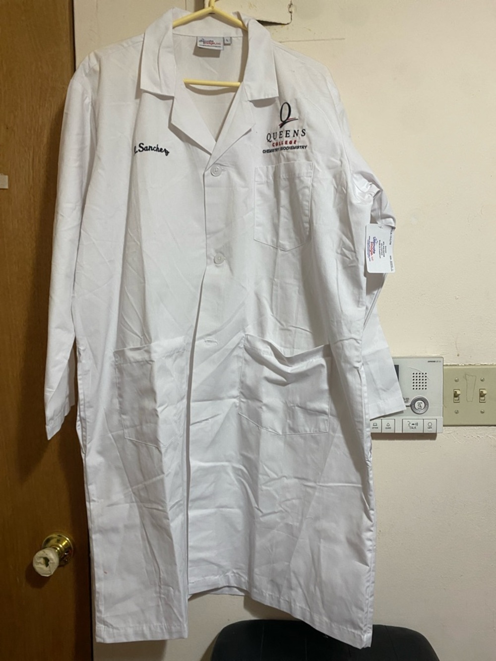 Unisex White Lab Coat with Embroidered Queens Logo and name,Open to Offers! NEW